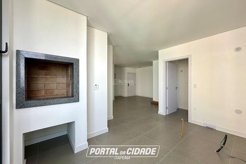 Apartamento &agrave; venda - 130m&sup2; - Meia Praia