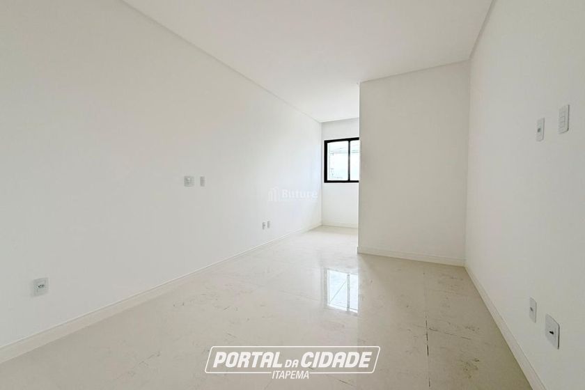 Apartamento &agrave; venda - 200m&sup2; - Meia Praia