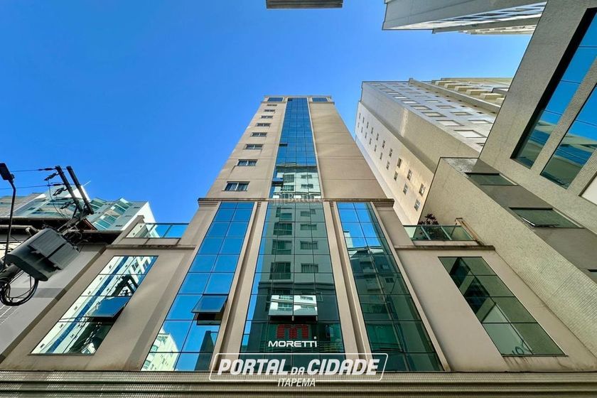 Apartamento &agrave; venda - 137m&sup2; - Meia Praia