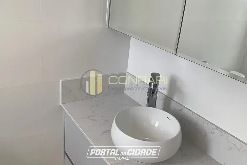 Apartamento para alugar - 125m&sup2; - Meia Praia