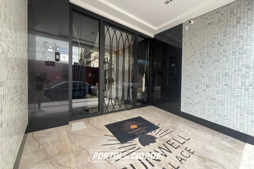 Apartamento &agrave; venda - 132m&sup2; - Meia Praia