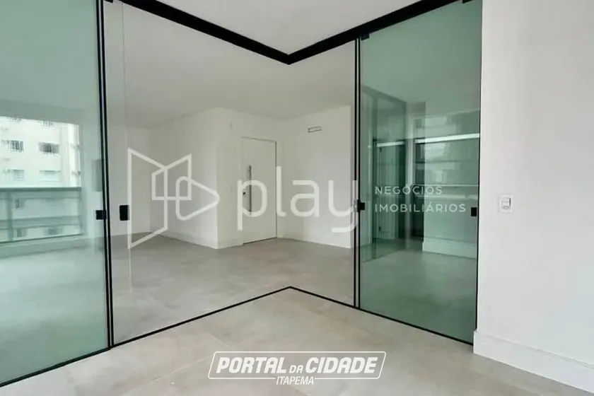 Apartamento &agrave; venda - 132m&sup2; - Meia Praia