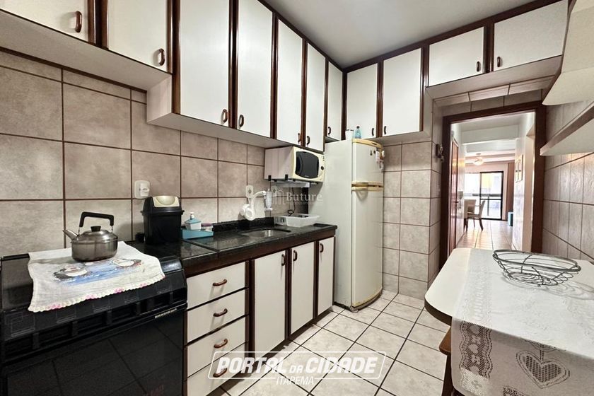 Apartamento &agrave; venda - 120m&sup2; - Meia Praia