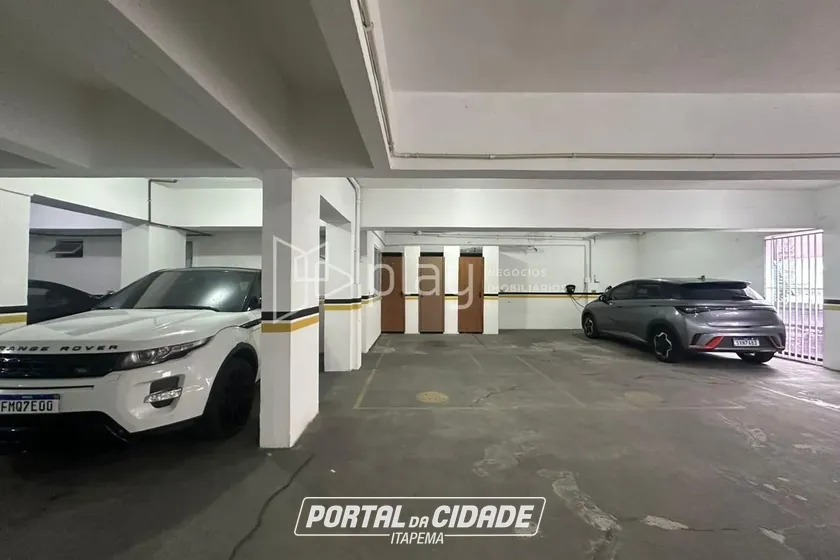 Apartamento &agrave; venda - 107m&sup2; - Meia Praia