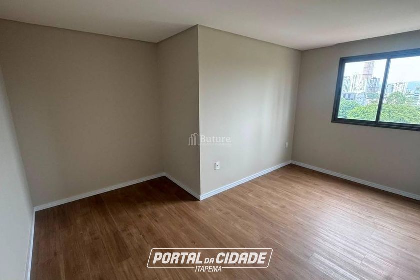 Apartamento &agrave; venda - 110m&sup2; - Meia Praia