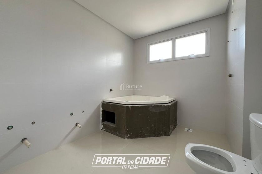 Apartamento &agrave; venda - 180m&sup2; - Meia Praia