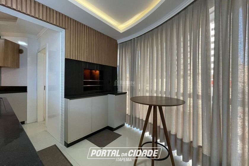 Apartamento &agrave; venda - 225m&sup2; - Meia Praia