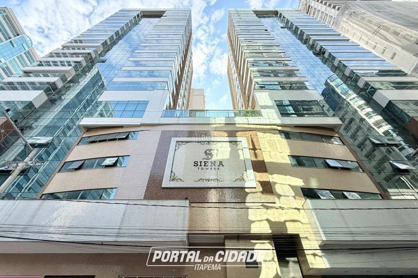 Apartamento &agrave; venda - 132m&sup2; - Meia Praia