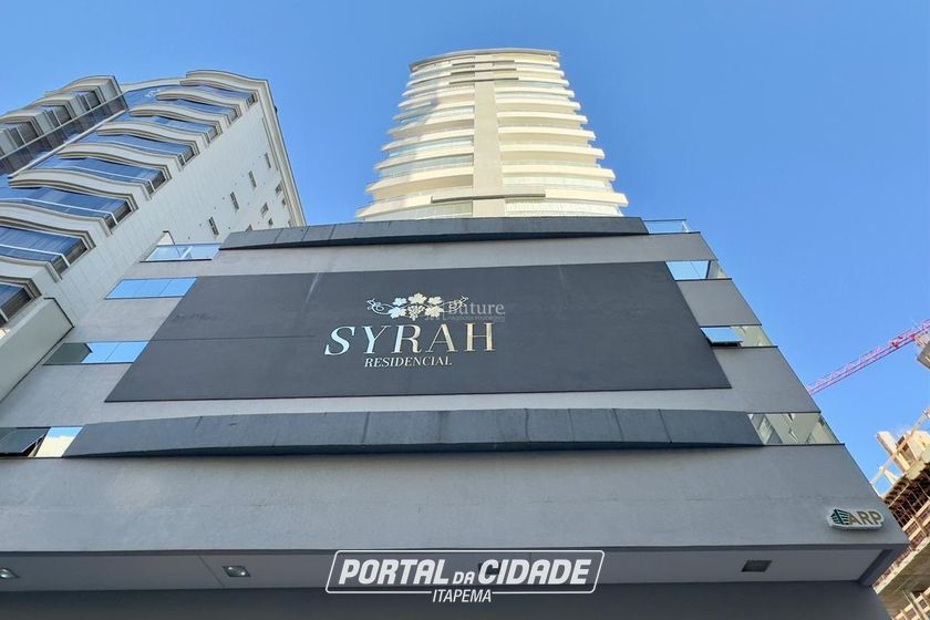 Apartamento &agrave; venda - 158m&sup2; - Meia Praia