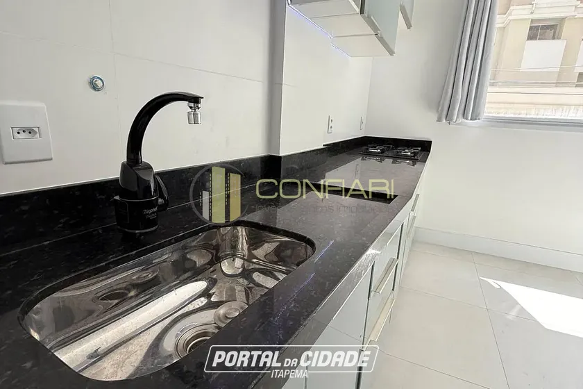 Apartamento &agrave; venda - 140m&sup2; - Meia Praia