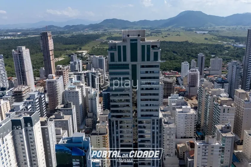 Apartamento &agrave; venda - 180m&sup2; - Meia Praia