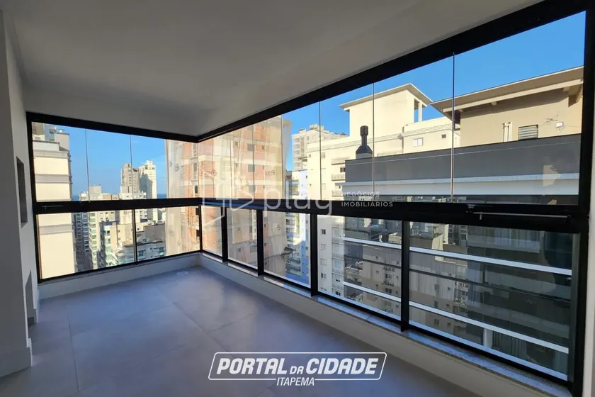 Apartamento &agrave; venda - 132m&sup2; - Meia Praia