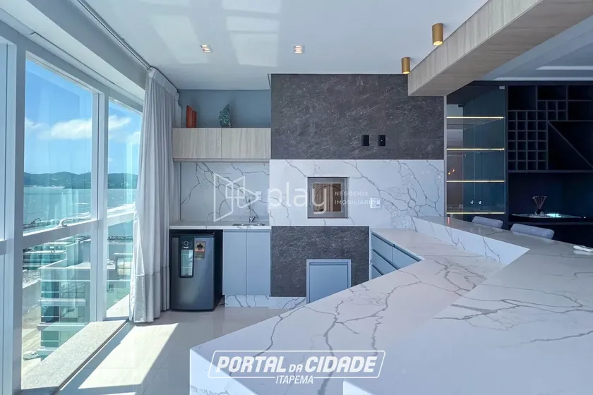 Apartamento &agrave; venda - 198m&sup2; - Meia Praia