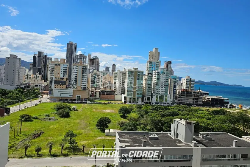 Apartamento &agrave; venda - 127m&sup2; - Meia Praia