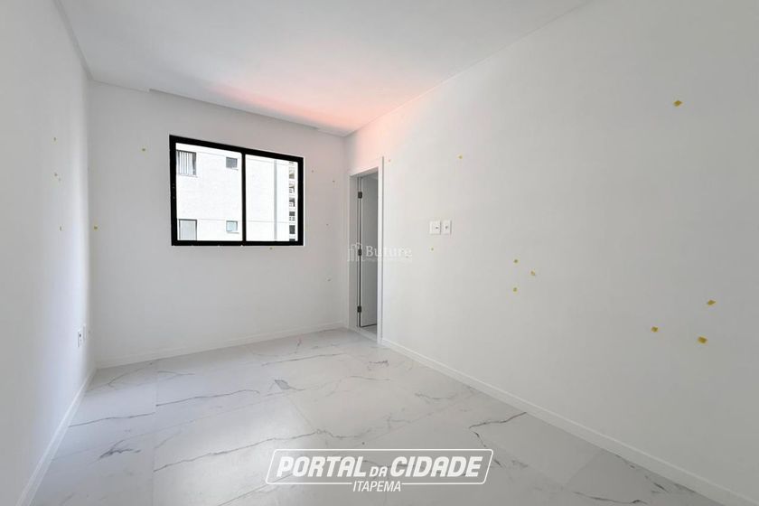 Apartamento &agrave; venda - 160m&sup2; - Meia Praia