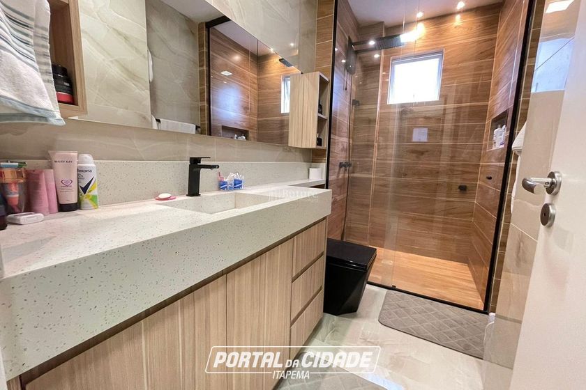 Apartamento &agrave; venda - 141m&sup2; - Meia Praia