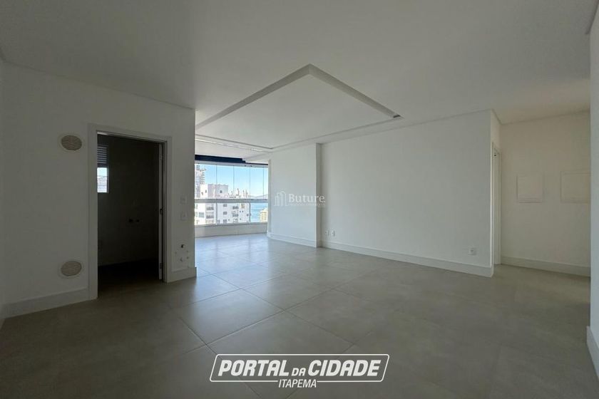 Apartamento &agrave; venda - 129m&sup2; - Meia Praia