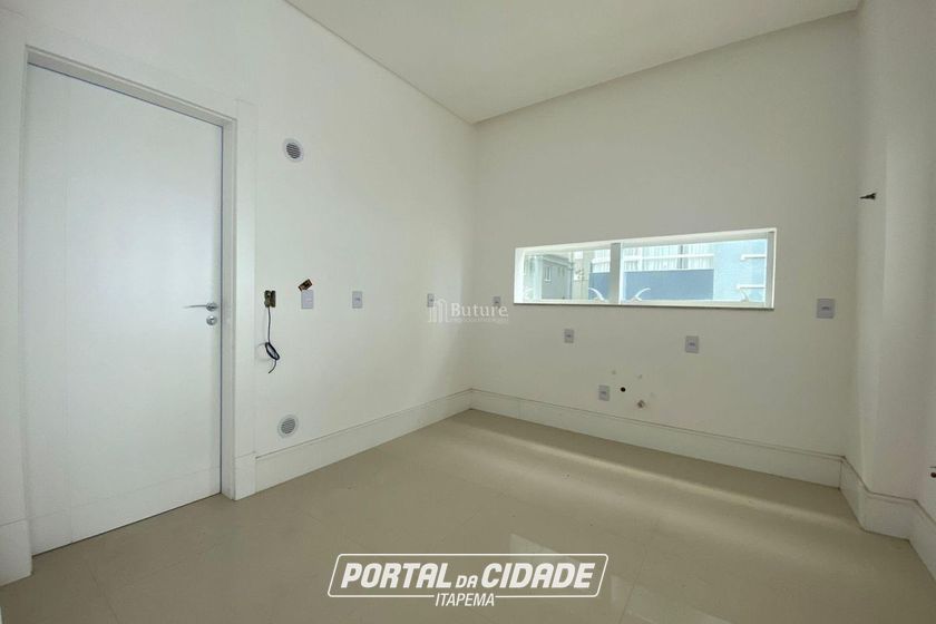 Apartamento &agrave; venda - 240m&sup2; - Meia Praia