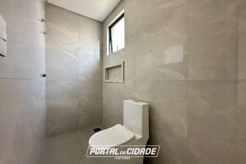 Apartamento &agrave; venda - 130m&sup2; - Meia Praia