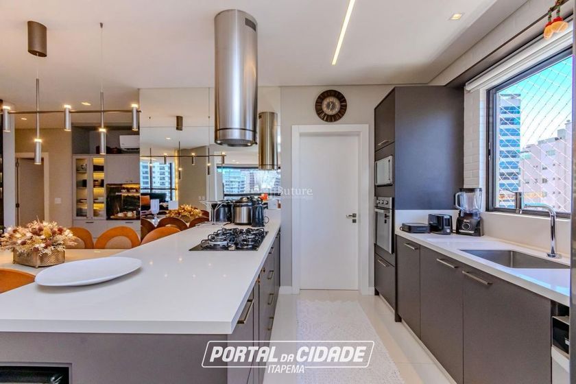 Apartamento &agrave; venda - 200m&sup2; - Meia Praia