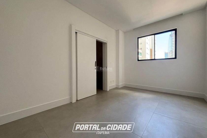 Apartamento &agrave; venda - 177m&sup2; - Meia Praia
