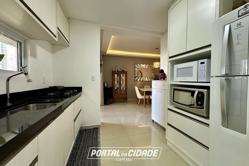Apartamento &agrave; venda - 122m&sup2; - Meia Praia