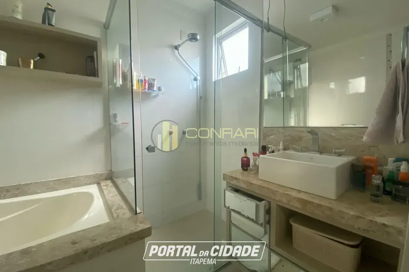 Apartamento &agrave; venda - 127m&sup2; - Meia Praia