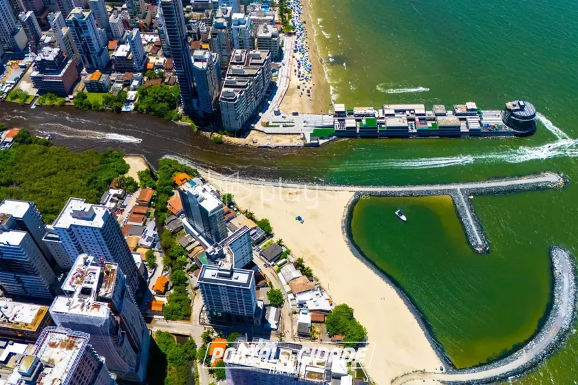 Apartamento &agrave; venda - 77m&sup2; - Meia Praia