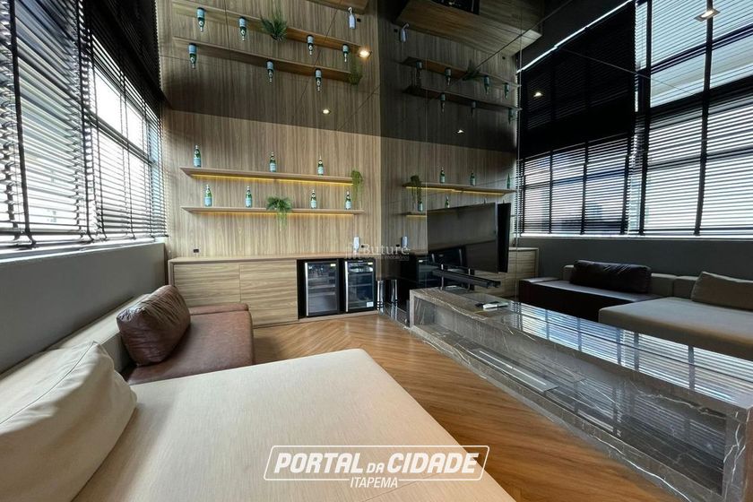 Apartamento &agrave; venda - 135m&sup2; - Meia Praia