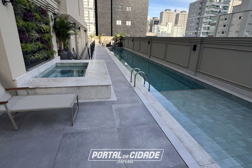 Apartamento &agrave; venda - 185m&sup2; - Meia Praia