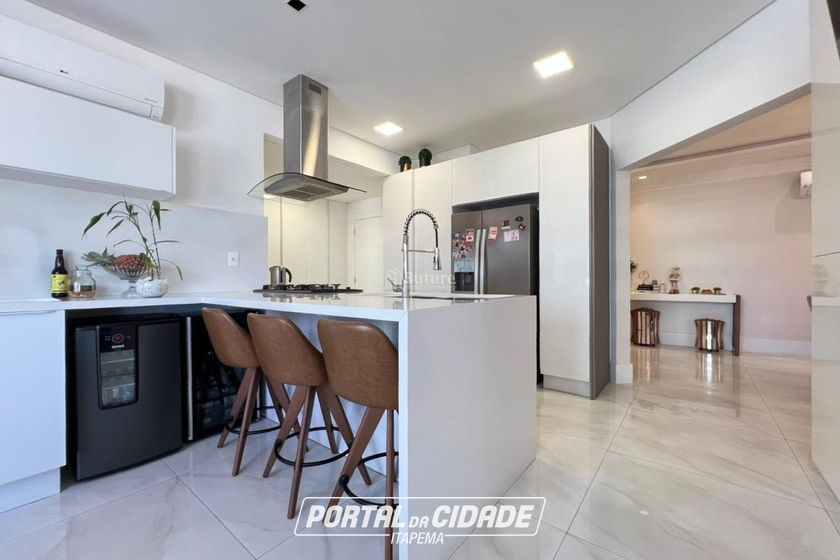 Apartamento &agrave; venda - 196m&sup2; - Meia Praia