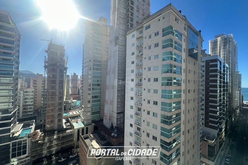 Apartamento &agrave; venda - 107m&sup2; - Meia Praia