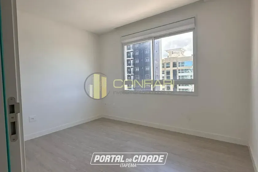 Apartamento &agrave; venda - 116m&sup2; - Meia Praia