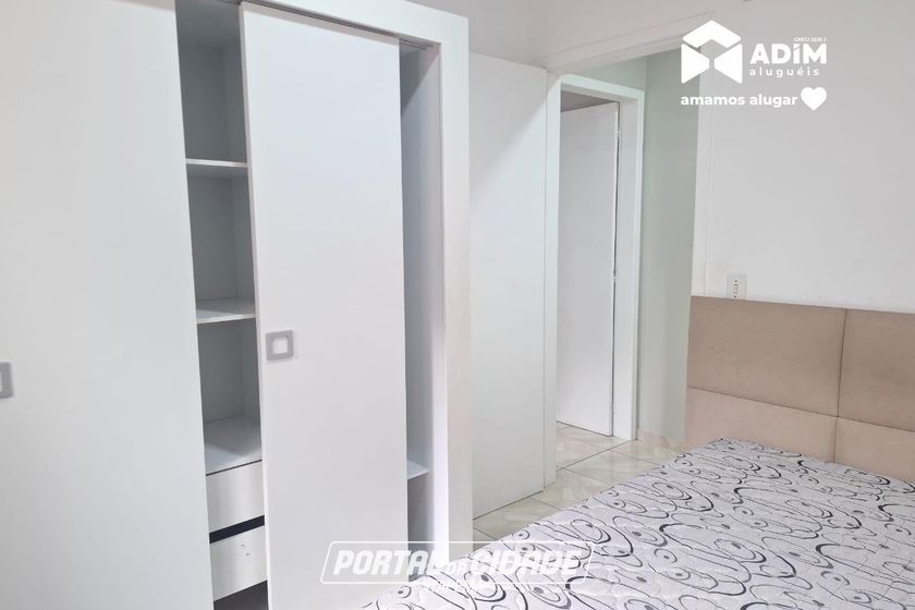 Apartamento para alugar - 111m&sup2; - Meia Praia