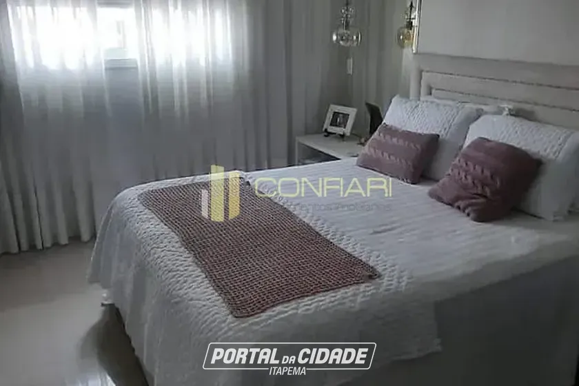 Apartamento &agrave; venda - 123m&sup2; - Meia Praia