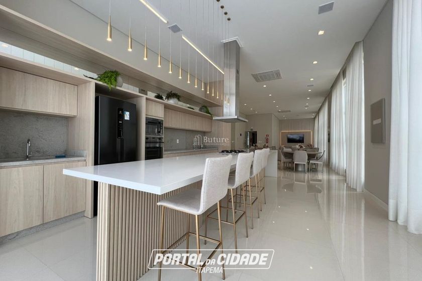 Apartamento &agrave; venda - 180m&sup2; - Meia Praia