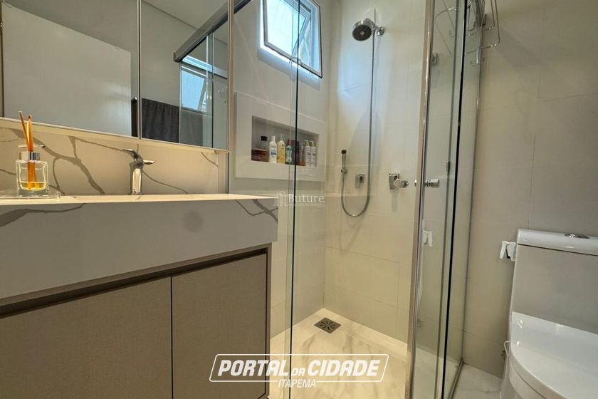 Apartamento &agrave; venda - 142m&sup2; - Meia Praia
