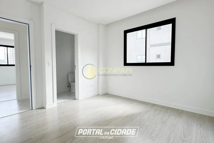 Apartamento &agrave; venda - 130m&sup2; - Meia Praia