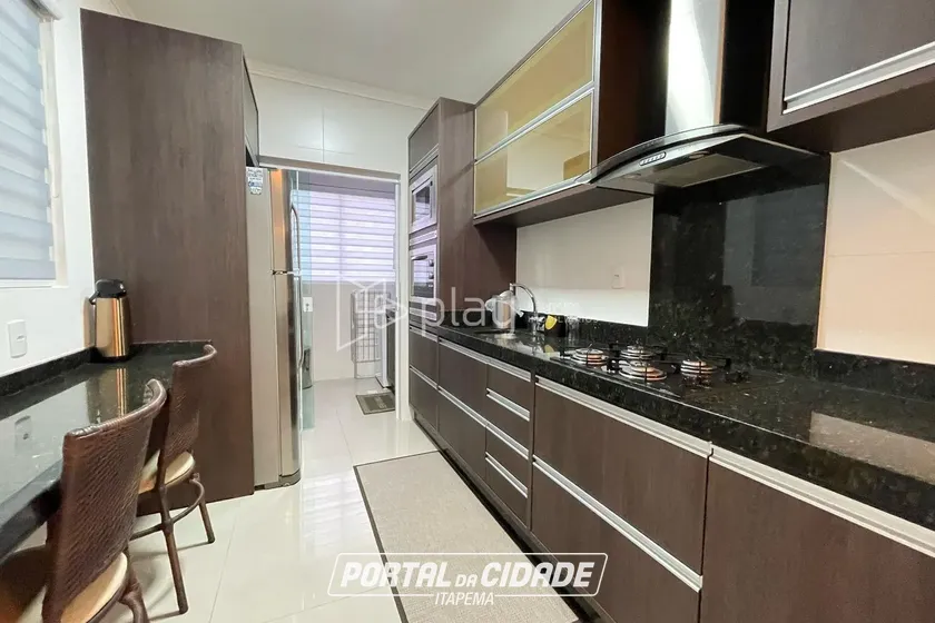 Apartamento &agrave; venda - 130m&sup2; - Meia Praia
