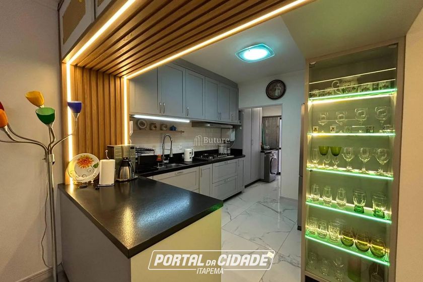 Apartamento &agrave; venda - 147m&sup2; - Meia Praia