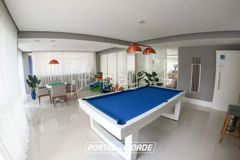 Apartamento &agrave; venda - 145m&sup2; - Meia Praia