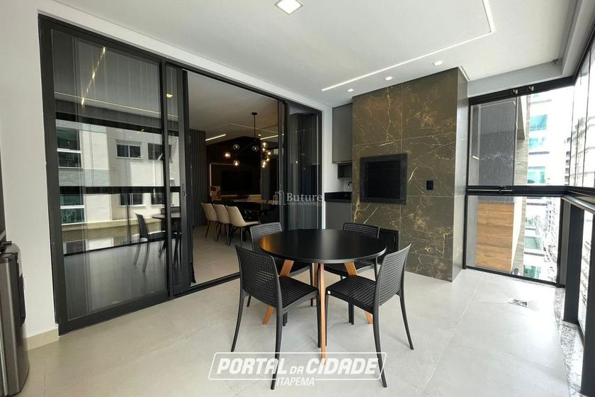 Apartamento &agrave; venda - 135m&sup2; - Meia Praia