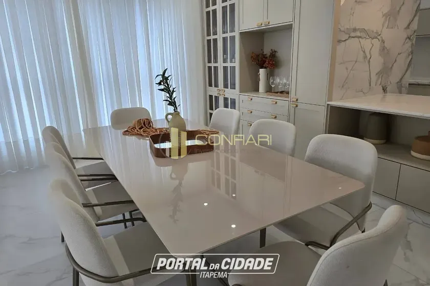 Apartamento &agrave; venda - 105m&sup2; - Meia Praia