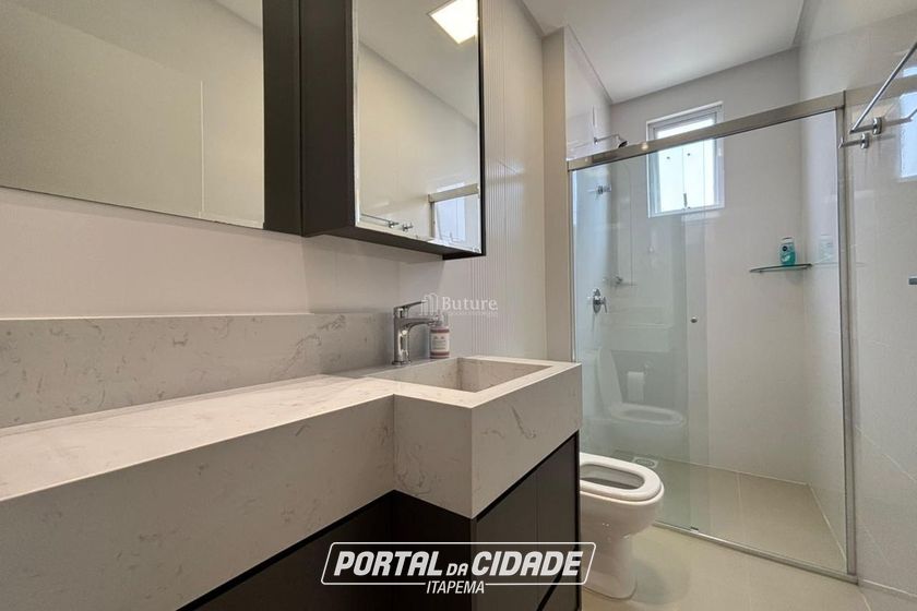 Apartamento &agrave; venda - 130m&sup2; - Meia Praia