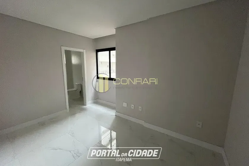Apartamento &agrave; venda - 101m&sup2; - Meia Praia