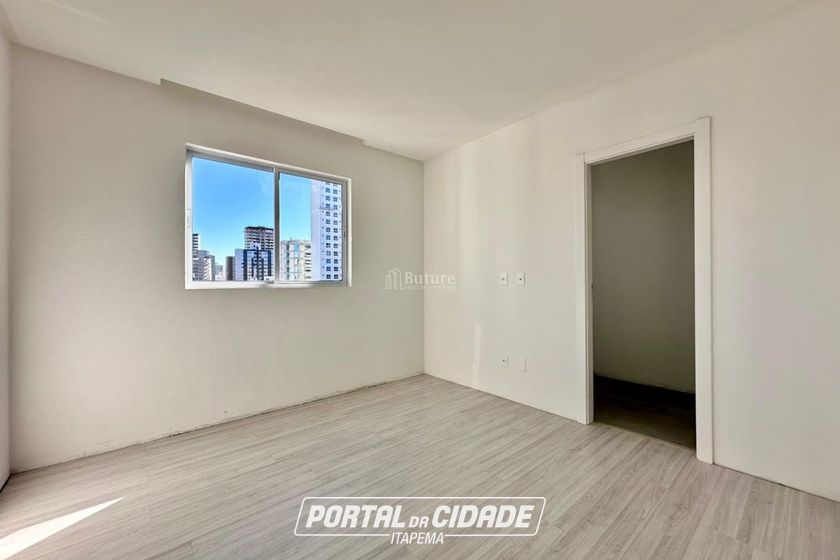 Apartamento &agrave; venda - 158m&sup2; - Meia Praia