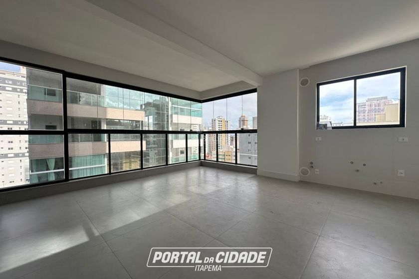 Apartamento &agrave; venda - 177m&sup2; - Meia Praia