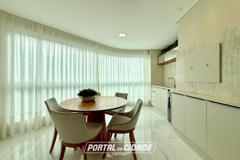 Apartamento &agrave; venda - 180m&sup2; - Meia Praia