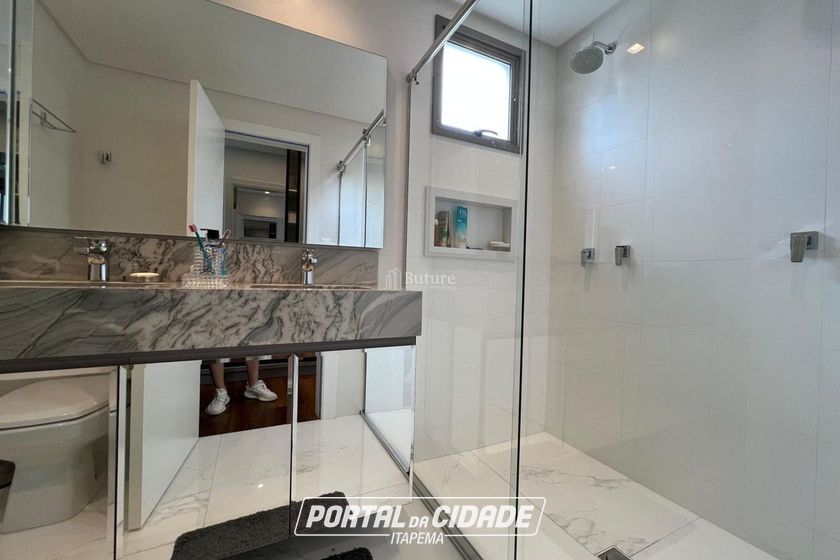 Apartamento &agrave; venda - 198m&sup2; - Meia Praia