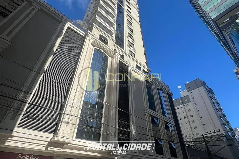 Apartamento &agrave; venda - 168m&sup2; - Meia Praia